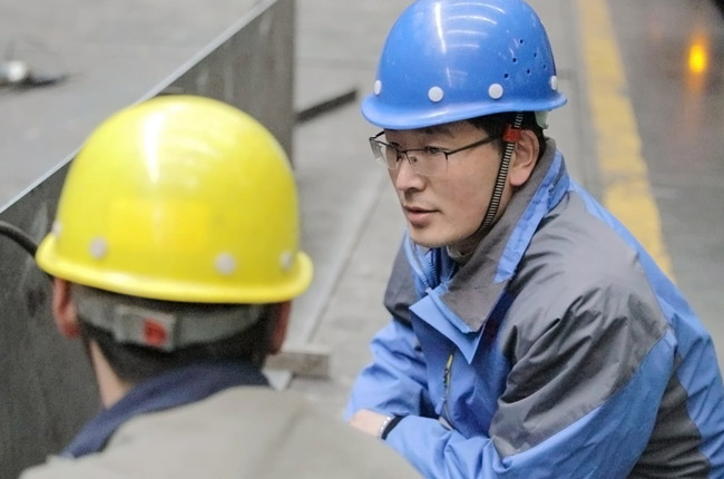 履帶式移動(dòng)礦山裝備研發(fā)設(shè)計(jì) 履帶式移動(dòng)礦山裝備研發(fā)設(shè)計(jì)