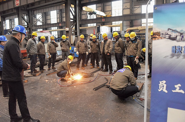 �M��(du��)�M