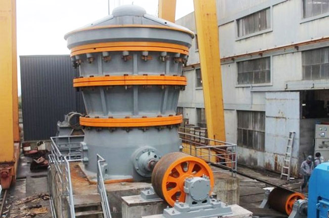 旋回式破碎機使用現場 旋回式破碎機使用現場