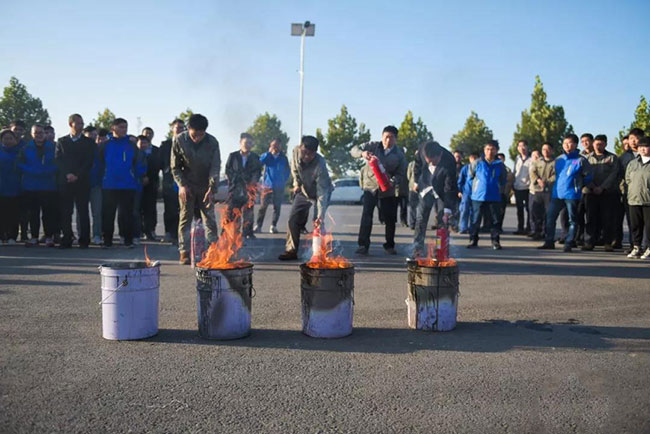 中譽(yù)鼎力智能裝備有限公司進(jìn)行消防實(shí)操演練