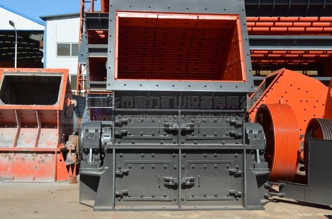 新鄉(xiāng)鼎力錘式破碎機