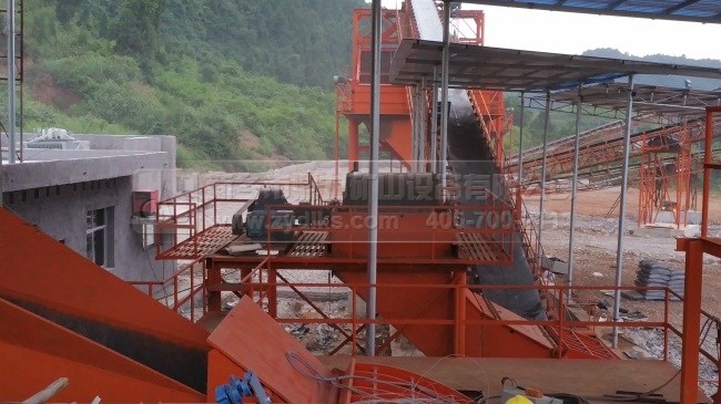 新鄉(xiāng)鼎力承建時產(chǎn)300噸八條石灰石生產(chǎn)線現(xiàn)場之一