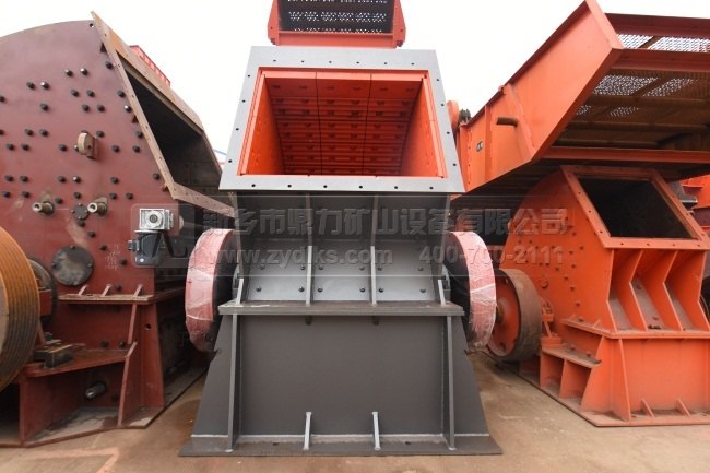 新鄉(xiāng)鼎力重型單段錘式破碎機