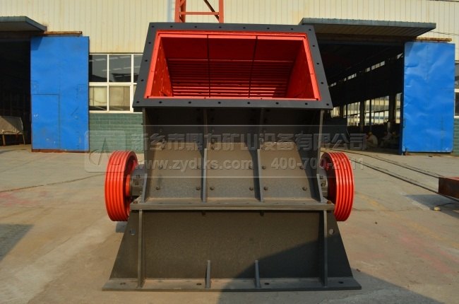 砂石料生產(chǎn)線設備之新鄉(xiāng)鼎力重型錘破機