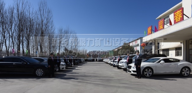 新鄉(xiāng)鼎力售后服務(wù)團(tuán)隊(duì)車輛