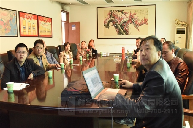 雙方就砂石生產線工藝進行技術交流