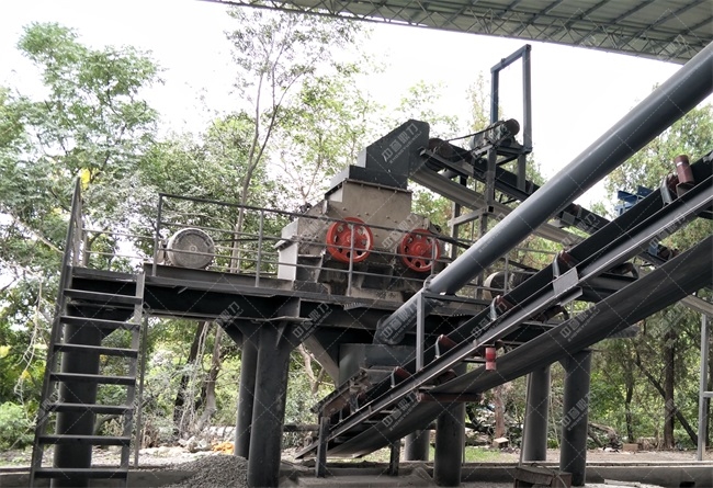 錘式制砂機(jī)使用現(xiàn)場(chǎng)