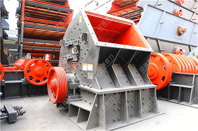 時(shí)產(chǎn)500噸左右的二合一破碎機(jī)