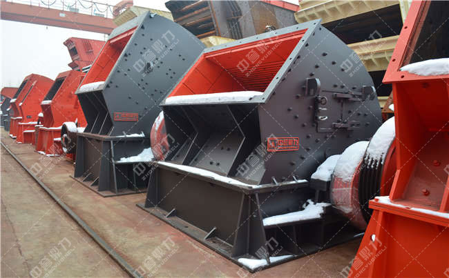 整齊排列的碎石機(jī)