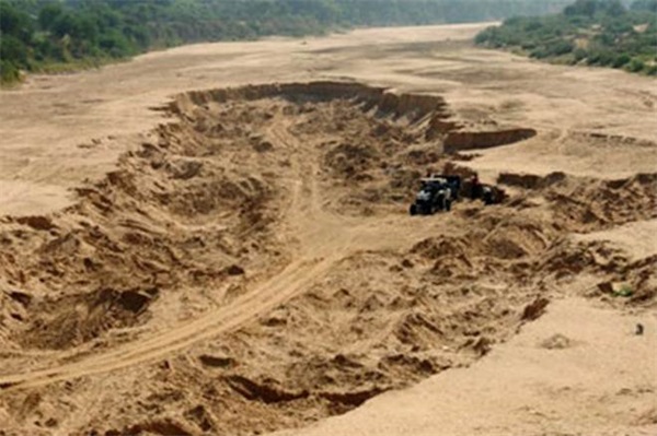 河砂開采現(xiàn)場(chǎng)