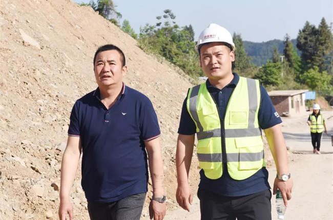 石料廠負責(zé)人何總