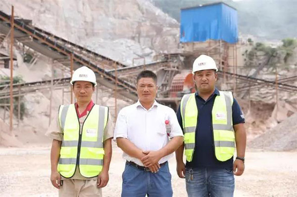 �V�������N�۽�(j��ng)�����A܊�����b�ۺ󹤳̎��������c혳�ʯ�ϏS����(j��ng)���f�s�ֺ�Ӱ