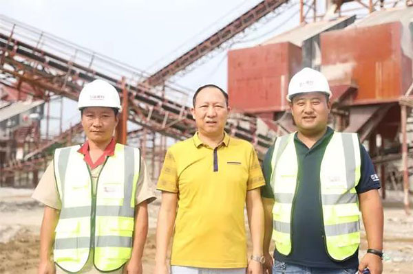 ����(w��)�N�۽�(j��ng)�����A܊�����b�ۺ󹤳̎��������c���ɽ��ʯ���ο���Ӱ