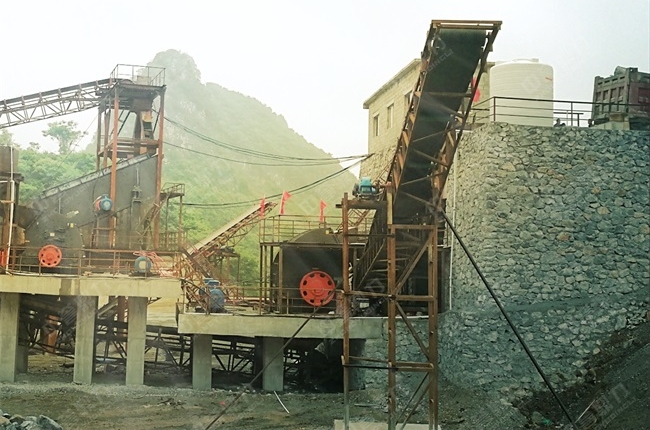 生產(chǎn)線上的破碎設(shè)備