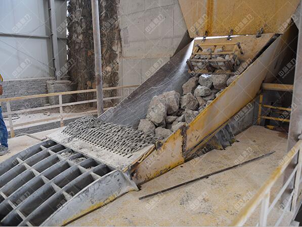 錘式破碎機(jī)進(jìn)料口