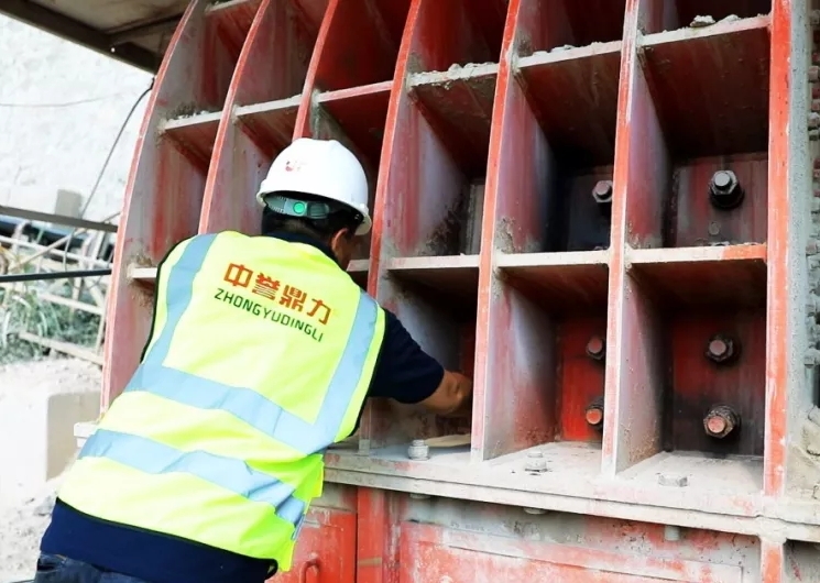 錘式破碎機(jī)檢修