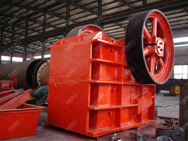 鄂式碎石機(jī)