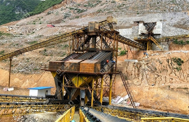 山坡上建的砂石生產(chǎn)線