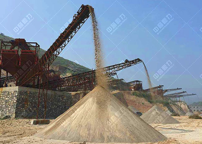 機(jī)制砂加工現(xiàn)場(chǎng)