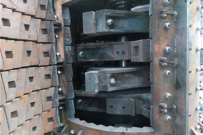 復(fù)合碎石機(jī)內(nèi)部結(jié)構(gòu)