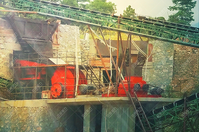 制砂機設(shè)備現(xiàn)場工作