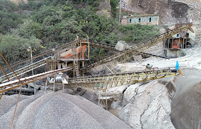 大型石子破碎機生產(chǎn)線