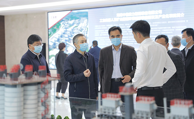 張治民董事長(zhǎng)介紹中譽(yù)鼎力多位一體循環(huán)建材產(chǎn)業(yè)園