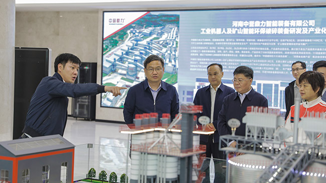 張治民董事長介紹中譽(yù)鼎力循環(huán)建材產(chǎn)業(yè)園項目