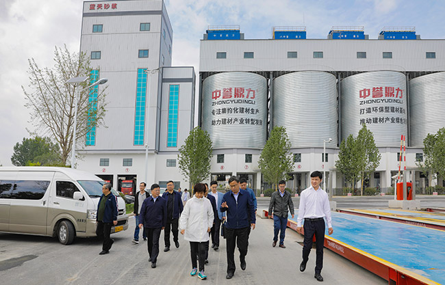 河南省發(fā)改委導(dǎo)蒞臨中譽(yù)鼎力調(diào)研砂石行業(yè)發(fā)展情況