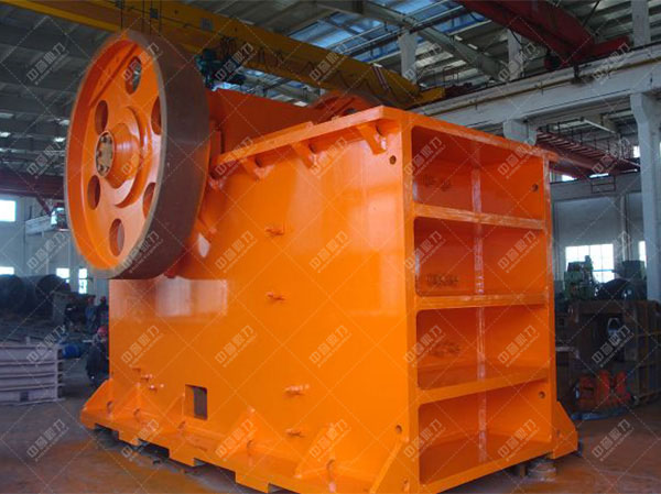 日產(chǎn)1萬噸的顎式破碎機