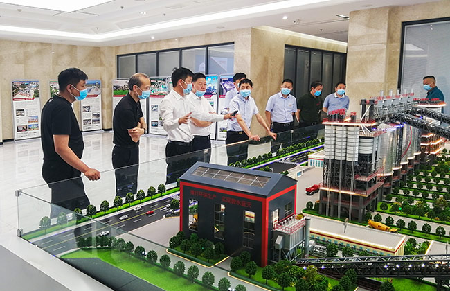 張治民董事長介紹中譽(yù)鼎力循環(huán)建材產(chǎn)業(yè)園建設(shè)理念及實(shí)踐