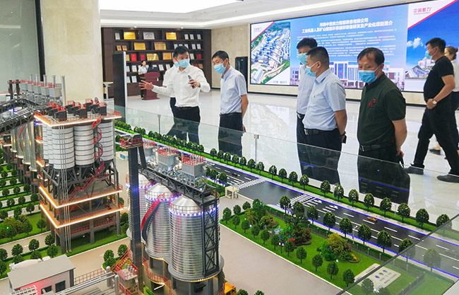 張治民董事長介紹中譽(yù)鼎力循環(huán)建材產(chǎn)業(yè)園建設(shè)理念及實(shí)踐