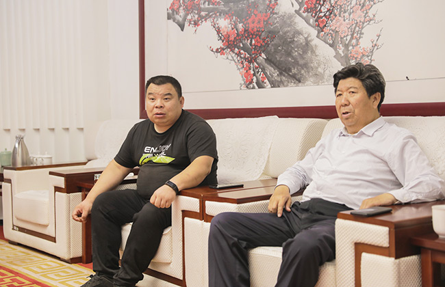 寧夏瀛海集團(tuán)董事長范海龍一行參觀中譽(yù)鼎力