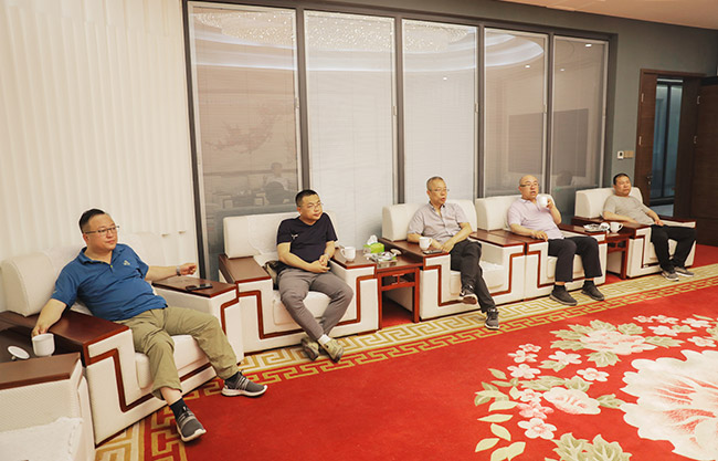 寧夏瀛海集團(tuán)董事長范海龍一行參觀中譽(yù)鼎力