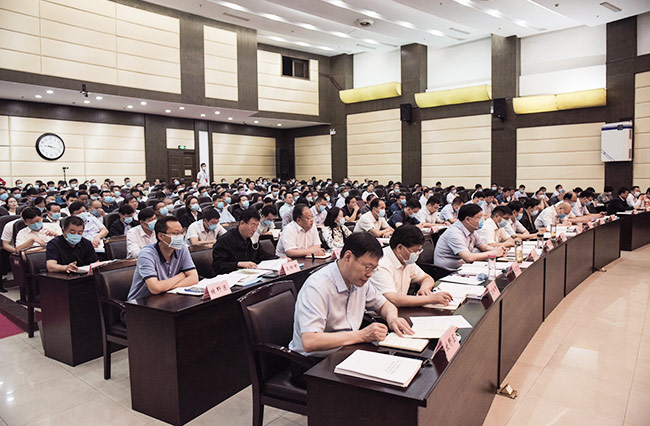 2020年加快轉(zhuǎn)型升級(jí)推動(dòng)市工業(yè)高質(zhì)量發(fā)展大會(huì)