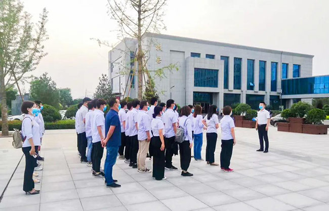 中譽鼎力青年黨員集體學(xué)習(xí)吳金印書記事跡